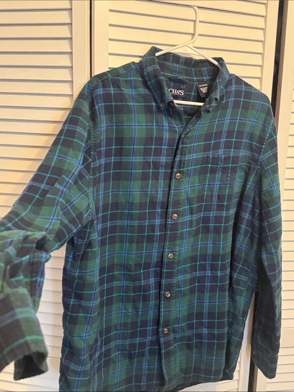 Chaps Men/womenGreen and Navy Plaid Button-Down Shirt